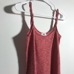Old navy tank size s/m.  Check us out on @closetedition_ on IG!